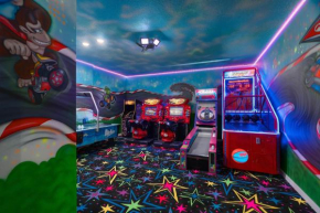 Epic 8BR Villa Free Arcade Theater Pool Spa!